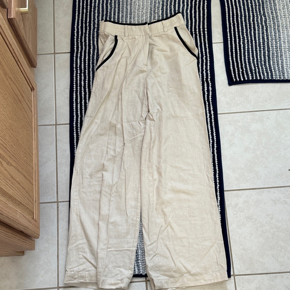 Tahari Cream Wide-Leg Pants with Black Trim - Picture 1 of 3